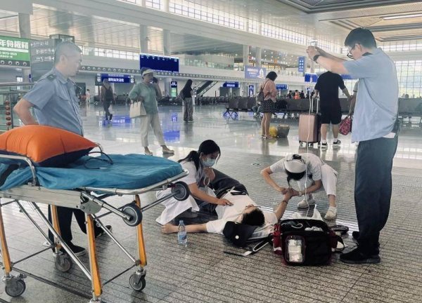 股票十倍杠杆 24分钟应急救援！湖南邵阳车站上演生命接力